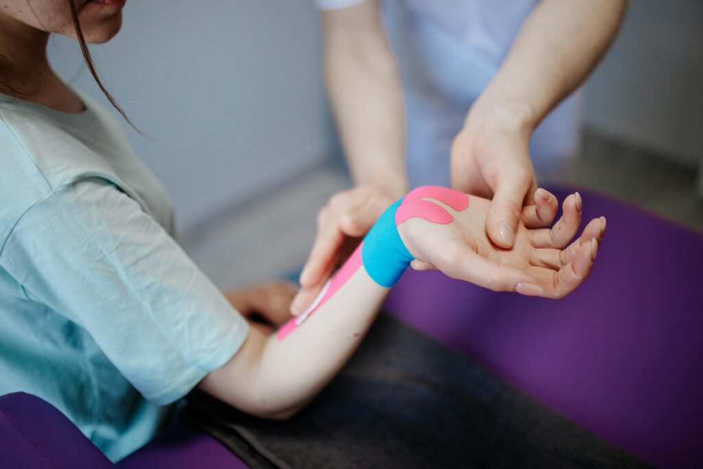 Beschwerden nach OP mit Manueller Therapie behandeln lassen
